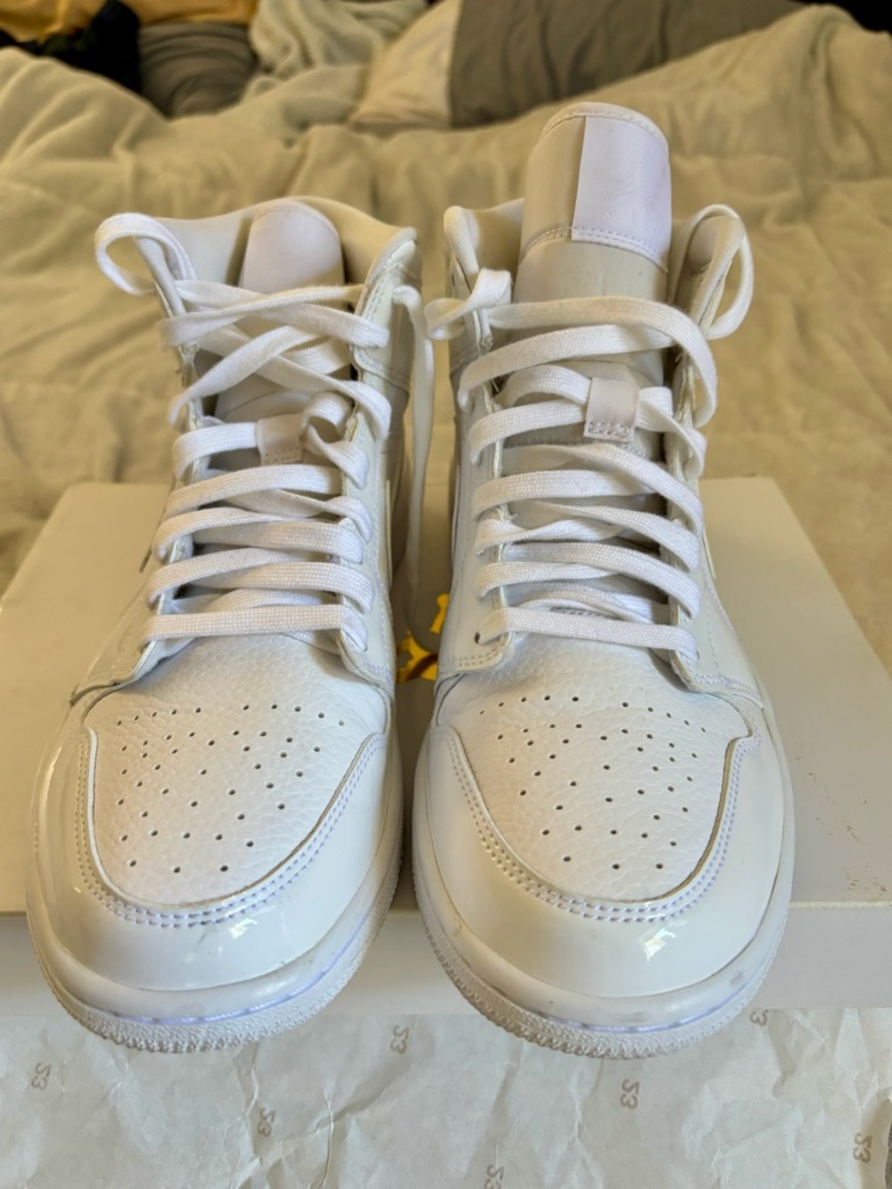 Nike Women's White High-Top Air Jordan 1 MID - Picture 9 of 16